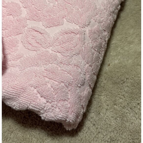 The Royal Company by Karsten 2 Luxury Pink Jacquard Bath Towels 50 x 30" Thick - Picture 2 of 11
